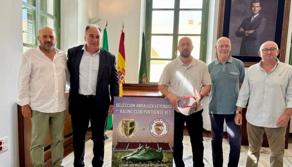 Presentación del partido entre algunas de las figuras más destacadas del fútbol andaluz con los veteranos del Racing Club Portuense.