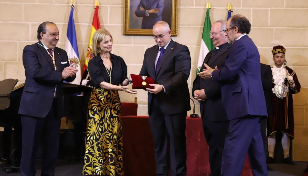 Pleno Medalla de Oro Coronación 3jpg